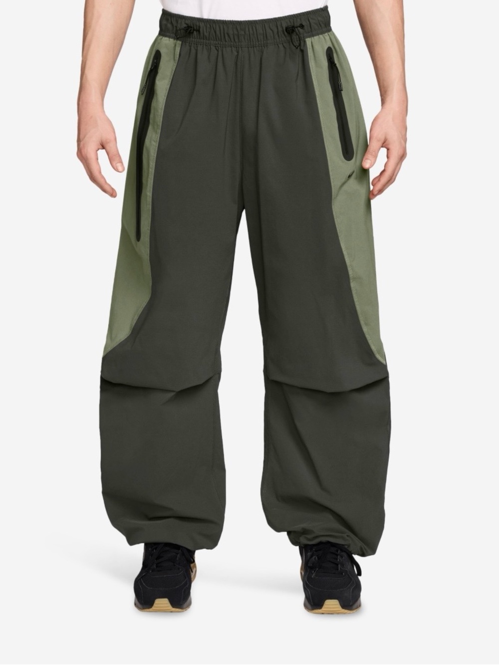 Nike Tech
Men's Dri-FIT Woven Color-Block Oversized Pants